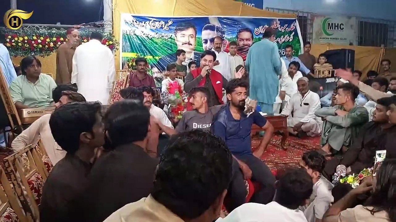 Uchi Pahari | Munir Awan | Live Program Mahiye Song | ye tera mukhra nasheeli akhiyan H - Production