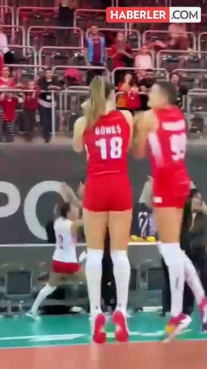 Zehra Güneş ve Ebrar Karakurt en zengin voleybolcular listesine girdi