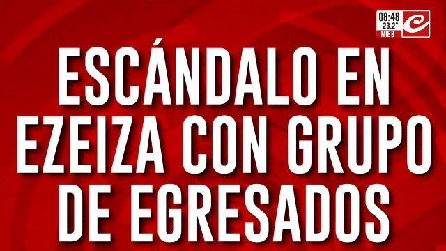 Escándalo en Ezeiza: comandante ordenó baja del avión a grupo de egresados
