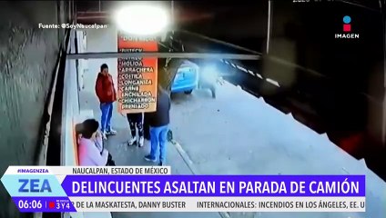 Hombres asaltan a 4 personas en una parada de transporte público en Naucalpan