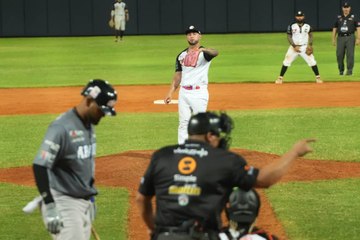 Silvino Bracho llegó a 20 rescates de por vida en postemporada