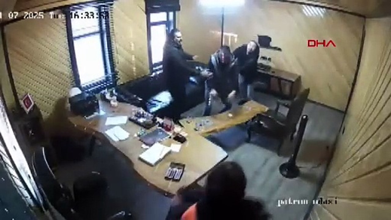 Fabrika sahibine silah çekti, tutukluk yapınca kaçtı