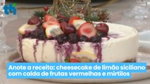 Anote a receita: cheesecake de limão siciliano com calda de frutas vermelhas e mirtilos