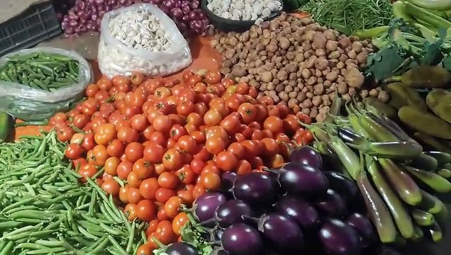 सब्जियों के दाम में गिरावट, यहां 100 रुपये में मिल रही है झोला भर कर सब्जियां