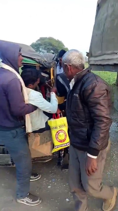 ऑटो रिक्शा और जेके कंपनी के ट्रक में जोरदार भिड...