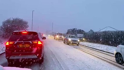 'Turning into a major event' - Vehicles 'abandoned' amid heavy snowfall in Brighton