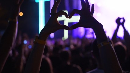 Swiftonomics: How Taylor Swift’s Eras Tour Boosted the UK Economy by £1 Billion 🎤