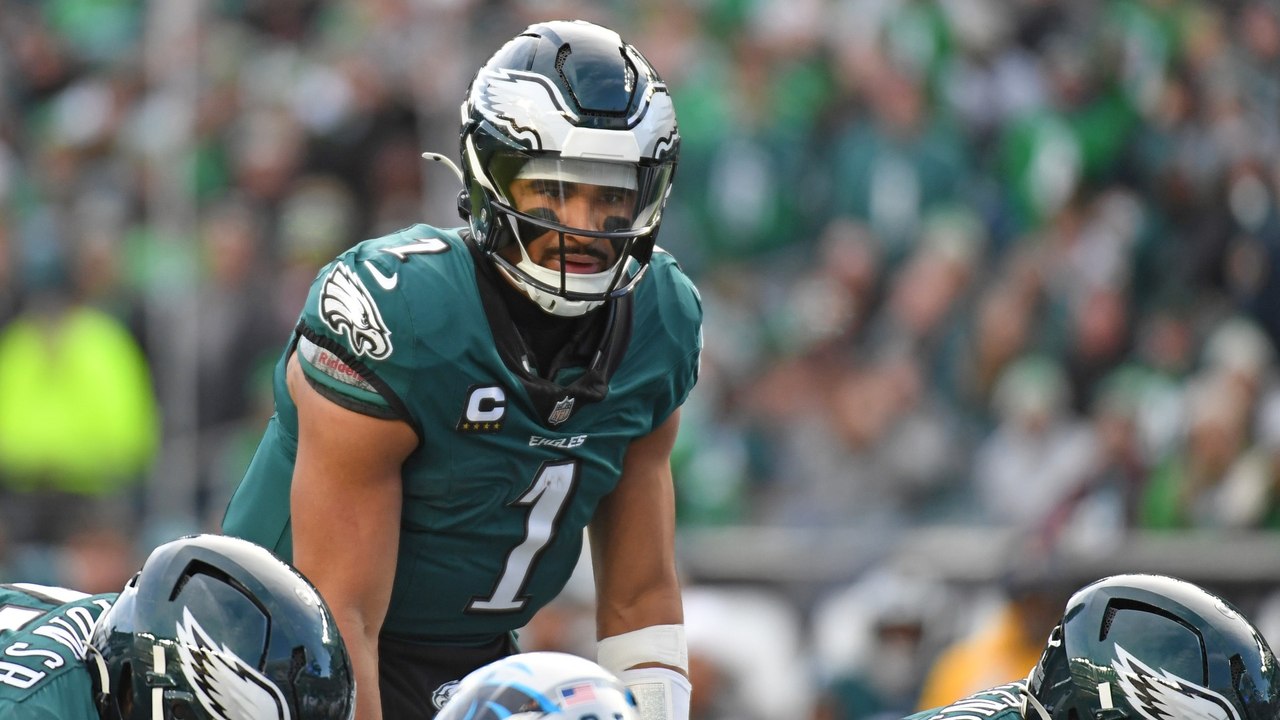 Packers vs. Eagles Showdown: Jalen Hurts’ Concussion Concerns