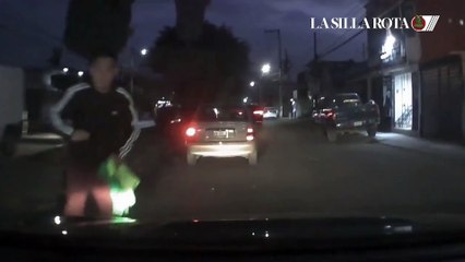 Sujeto finge ser atropellado, para extorsionar a automovilista, esto en Coacalco