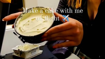 Food blogger makes cheesecake mid-flight from her plane seat