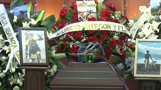 Familiares y amigos de Karen Bermúdez, joven arrollada por grúa, se reúnen para darle el último adiós