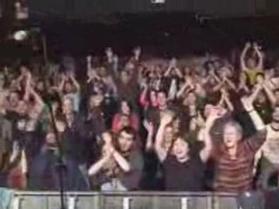 17 hippies live in griechenland