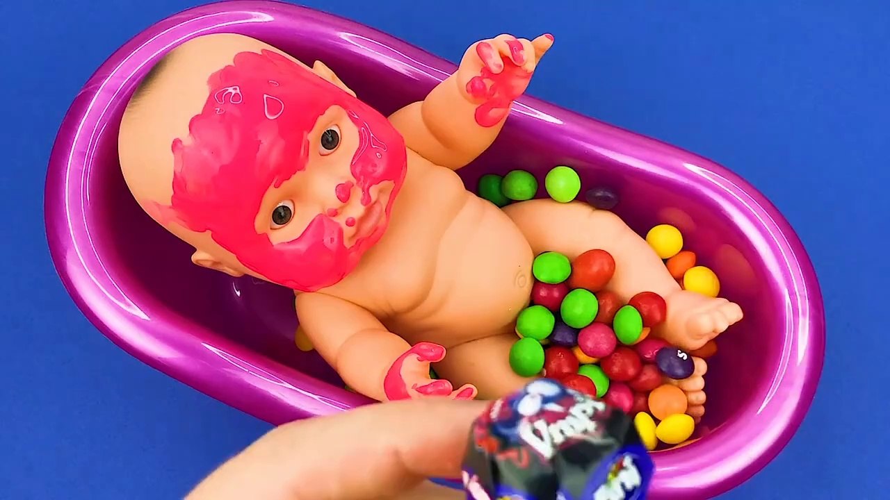Baby Bathtub Fun Splashing around with colorful bunnies and toy