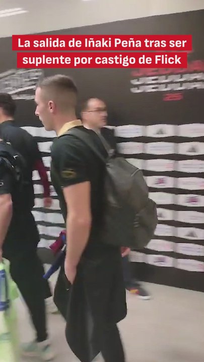 Así abandonó IÑAKI PEÑA el ESTADIO tras no JUGAR por CASTIGO de HANSI FLICK
