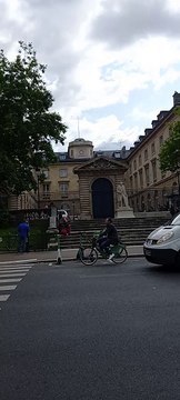 Paris, Capital of France, is a Beautiful European City #france #paristour #pariscity #travel (3)