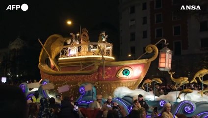 Spagna, la parata dei Re Magi per le strade di Madrid