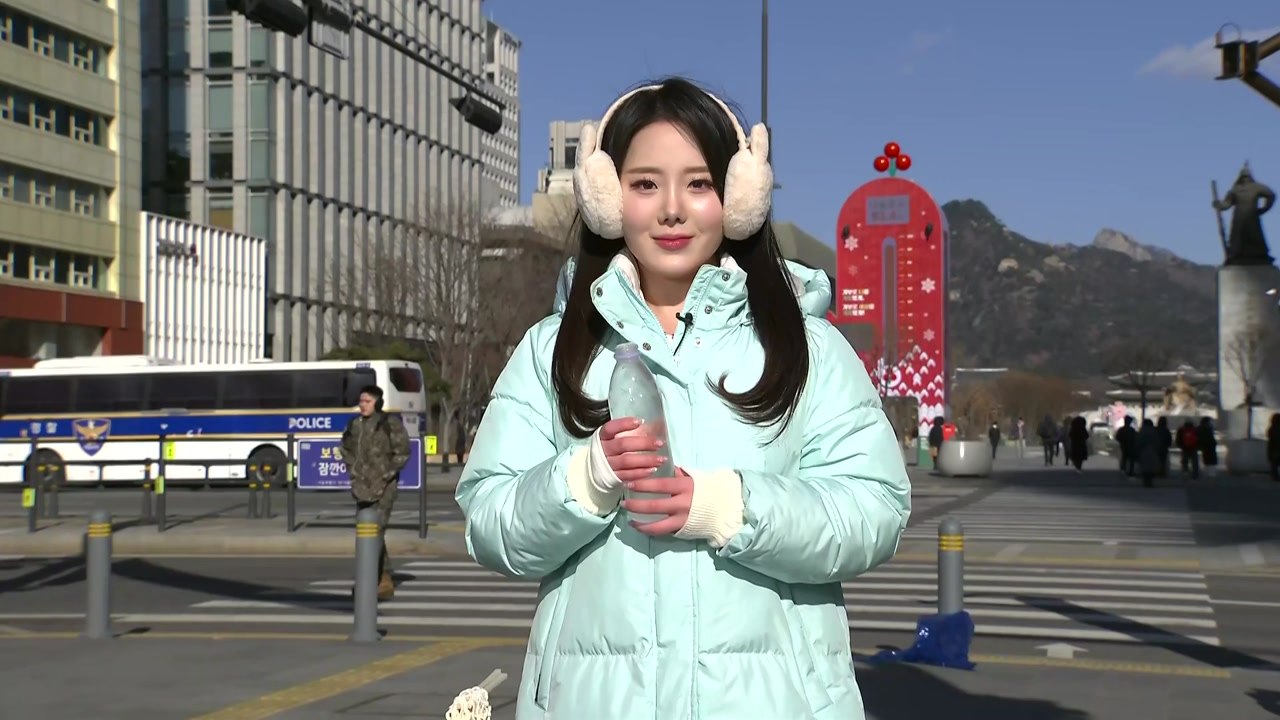 [날씨] 한파 절정에 라면·물병도 '꽁꽁'...서해안 폭설 / YTN