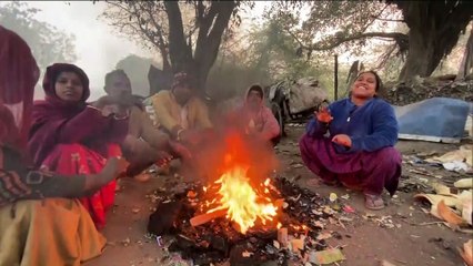 HN_ANI2_UP_KANPUR_COLD_WAVE_GRIPS_CITY_07-58-51