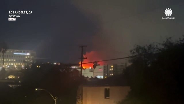 New fire erupts in Hollywood Hills
