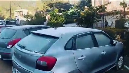 पचमढ़ी में न्यूनतम तापमान होने से घास के मैदान पर जमी ओस की बुंदे