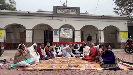 नालंदा के जिप सदस्यों ने अधिकारियों व कर्मियों के मनमानी रवैया के विरोध में शुरू किया आमरण अनशन! मांगें पूरी नहीं होने पर करेंगे आत्मदाह.