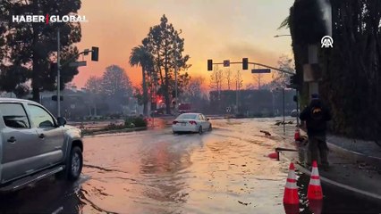 Los Angeles'ta yangında kül olan evler görüntülendi