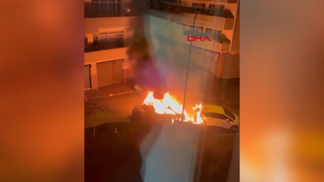 Beyoğlu’nda otomobildeki yangın park halindeki aracı da yaktı; o anlar kamerada