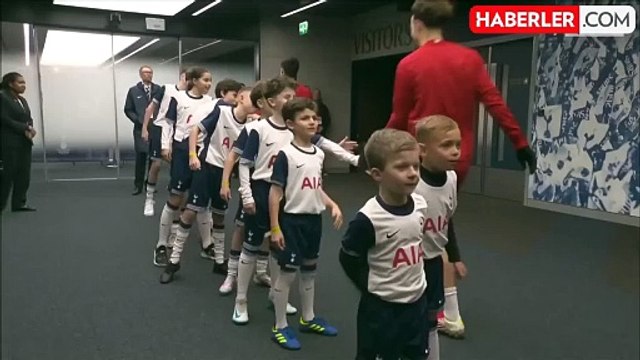 Karşılarında Van Dijk'ı gören Tottenhamlı miniklerden güldüren istek