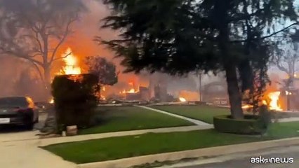 Incendi a Los Angeles, 5 morti. Biden cancella il viaggio in Italia