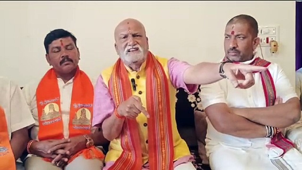 ಬಾಂಗ್ಲಾದೇಶಿಗರ ವ್ಯಾಮೋಹ ಮುಂದಿನ ಕನಸಿನ ಭಾರತಕ್ಕೆ ಅಪಾಯಕಾರಿ ಪ್ರಮೋದ್ ಮುತಾಲಿಕ್