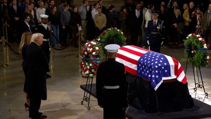Donald et Melania Trump rendent hommage à Jimmy Carter au Capitole