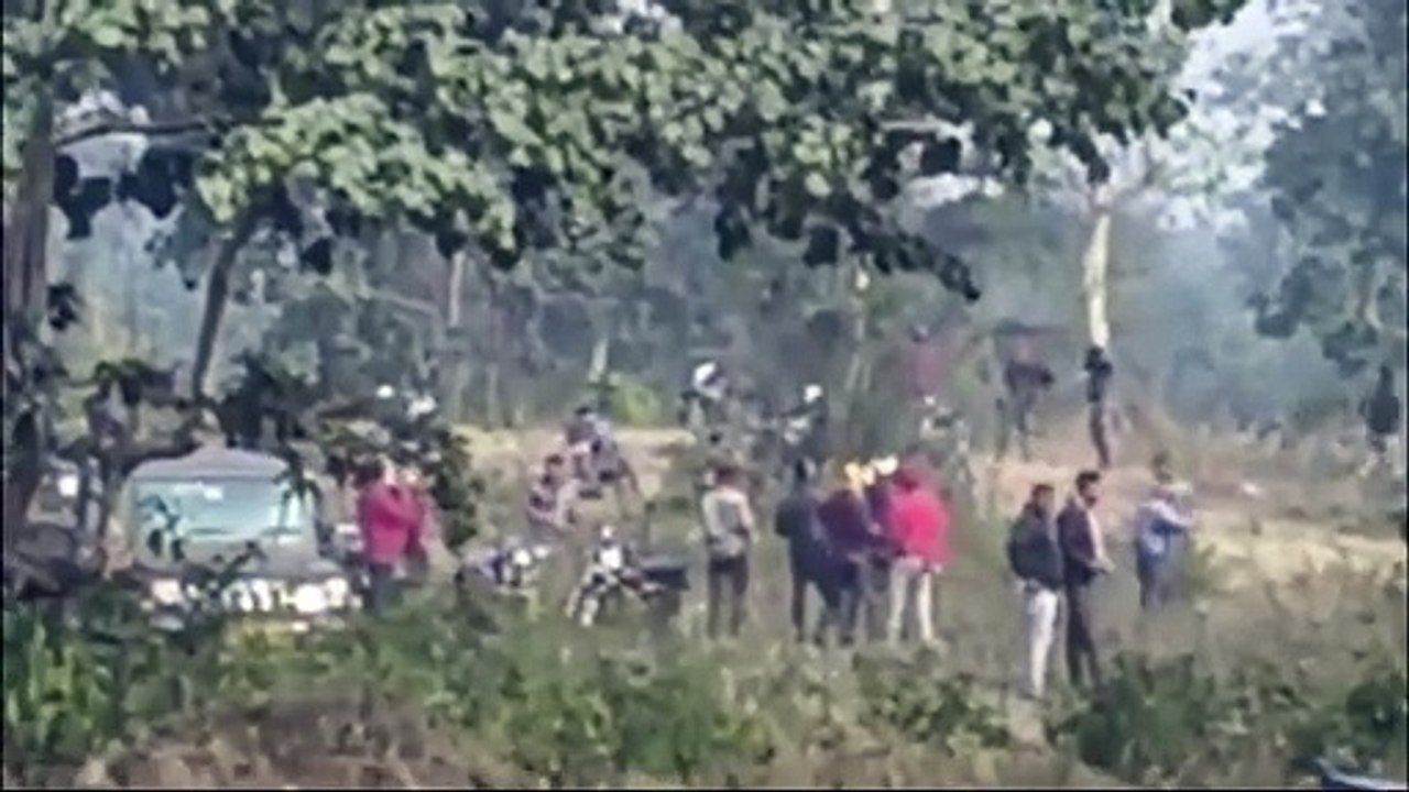 मधुबन थाना क्षेत्र में हिलटॉप कंपनी का परिसर बना रणक्षेत्र, रैयतों के विरोध में हिंसक झड़प,दर्जनों राउंड गोली,बमबाजी,स्थिति तनावपूर्ण, गिरिडीह सांसद सीपी चौधरी ने प्रबंधन को काम शुरू नहीं करने को लेकर