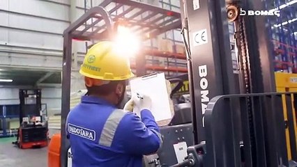 PENGIRIMAN UNIT BOMAC FORKLIFT KAPASITAS 3 TON SEBANYAK 3 UNIT - BADAN PEMBEKALAN TNI