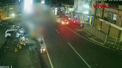 Histeris! Bus Melaju Tanpa Rem Tabrak 16 Kendaraan