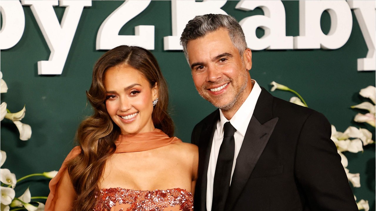 GALA VIDEO - Jessica Alba et Cash Warren : le couple serait sur le point de divorcer après 16 ans de mariage