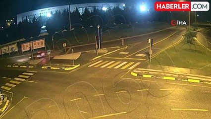 Viraja Hızla Giren Otomobil Devrildi: Kaza Anları Kamerada