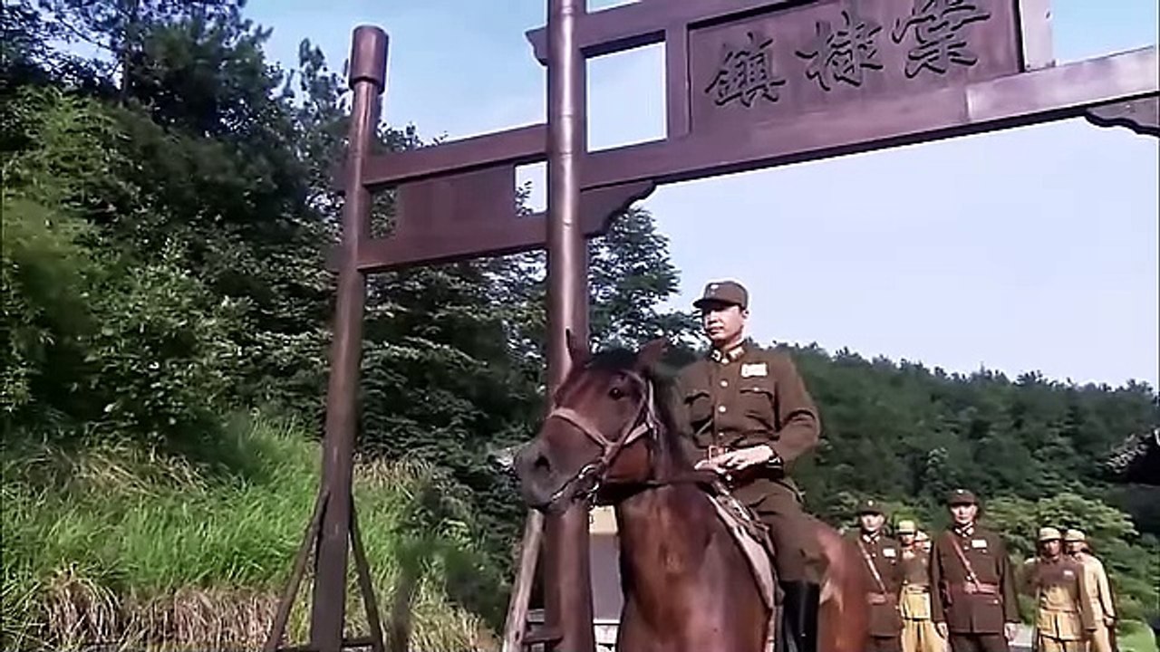 美しい女性が日本軍に人質に取られているが、実は功夫の達人！ - This Beautiful Woman Held Hostage by the Japanese Army is Actually a Kung Fu Master! - 这位被日本军队扣为人质的美丽女子实际上是功夫大师！