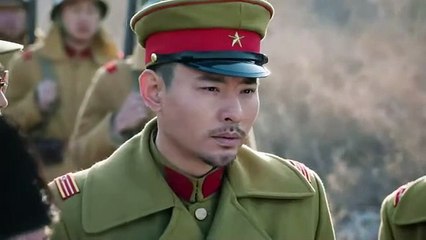 大きな刀を持っている男は実は功夫の達人！ - The Man Holding the Big Knife is Actually a Kung Fu Master! - 拿着大刀的男人实际上是功夫大师！