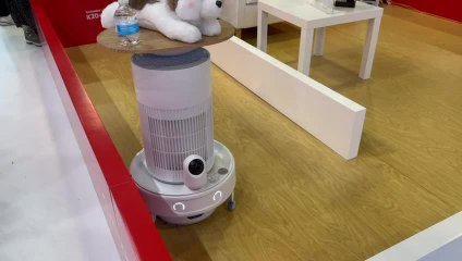 CES 2025: Le robot aspirateur multifonction qui sert aussi de serveur 🧹