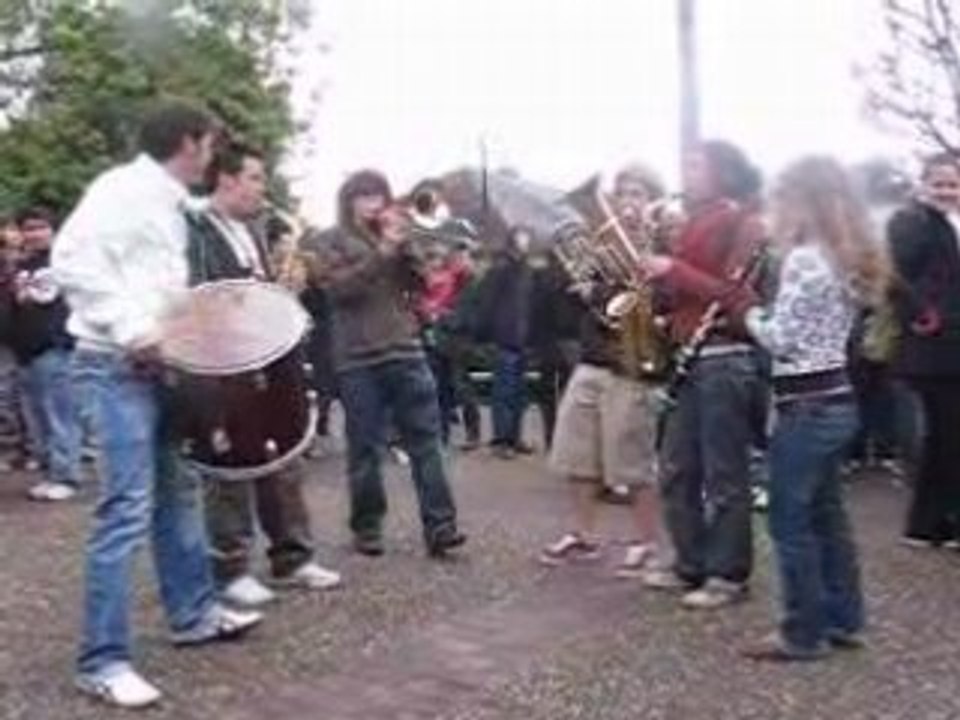 Blois l'orchestre de Vincent Time (20cts) soutien le mouv..