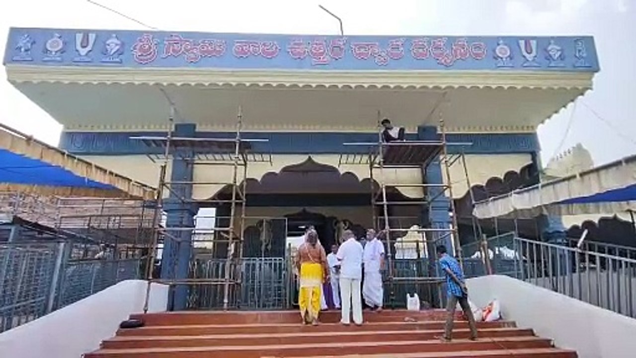 Ap_vsp_66_09_ Simhadri _vaikunta_ ekadashi_ arrangements_av_ap10145
