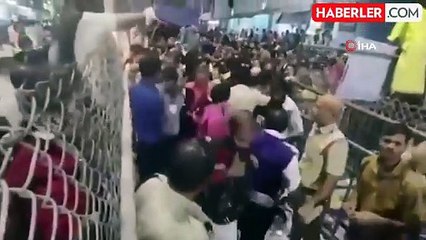 Hindistan'da Tapınak İzdihamı: 6 Ölü