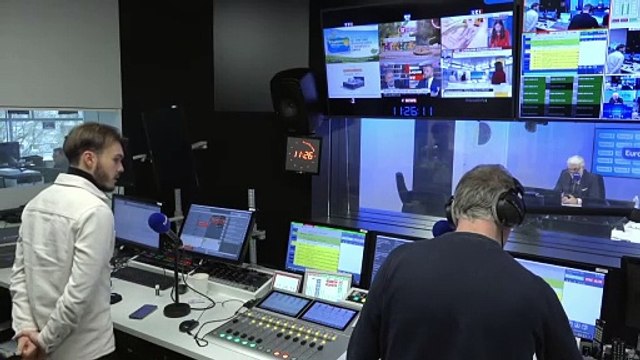 Pascal Praud et vous - Emmanuel Macron «mérite le respect», déclare sa femme Brigitte : «Le respect, ça se gagne», répond un auditeur