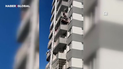 Emniyet halatında asılı kalan işçi kurtarıldı