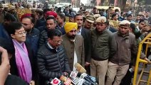 केजरीवाल ने चुनाव आयोग से की मुलाकात, नई दिल्ली विधानसभा में वोटिंग स्कैम का लगाया आरोप