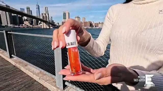 Η Εύα Φούσκα στη Νέα Υόρκη με την εκπομπή ΕΙΚΟΝΕΣ ακολουθεί την ρουτίνα περιποίησης χειλιών από Scandal Beauty