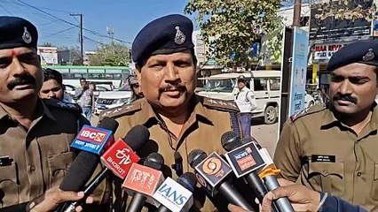 चुनाव के दौरान वाहनों पर लगे हूटर एवं मोडिफाई साइलेंसर को रोड रोलर से किया नष्ट