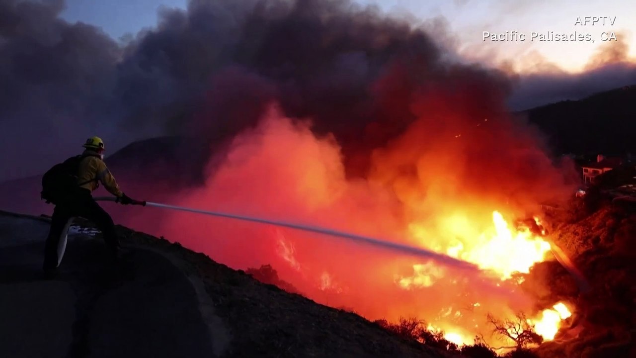 Compilation Videos show California USA wildfires burning out of control in Los Angeles area