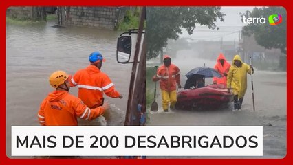 Temporal em Peruíbe (SP), deixa cidade alagada e famílias desabrigadas