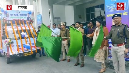 ट्रैफिक नियम सिखाने सड़क पर उतरे डीसी, बताया कितनी जरूरी है सुरक्षा